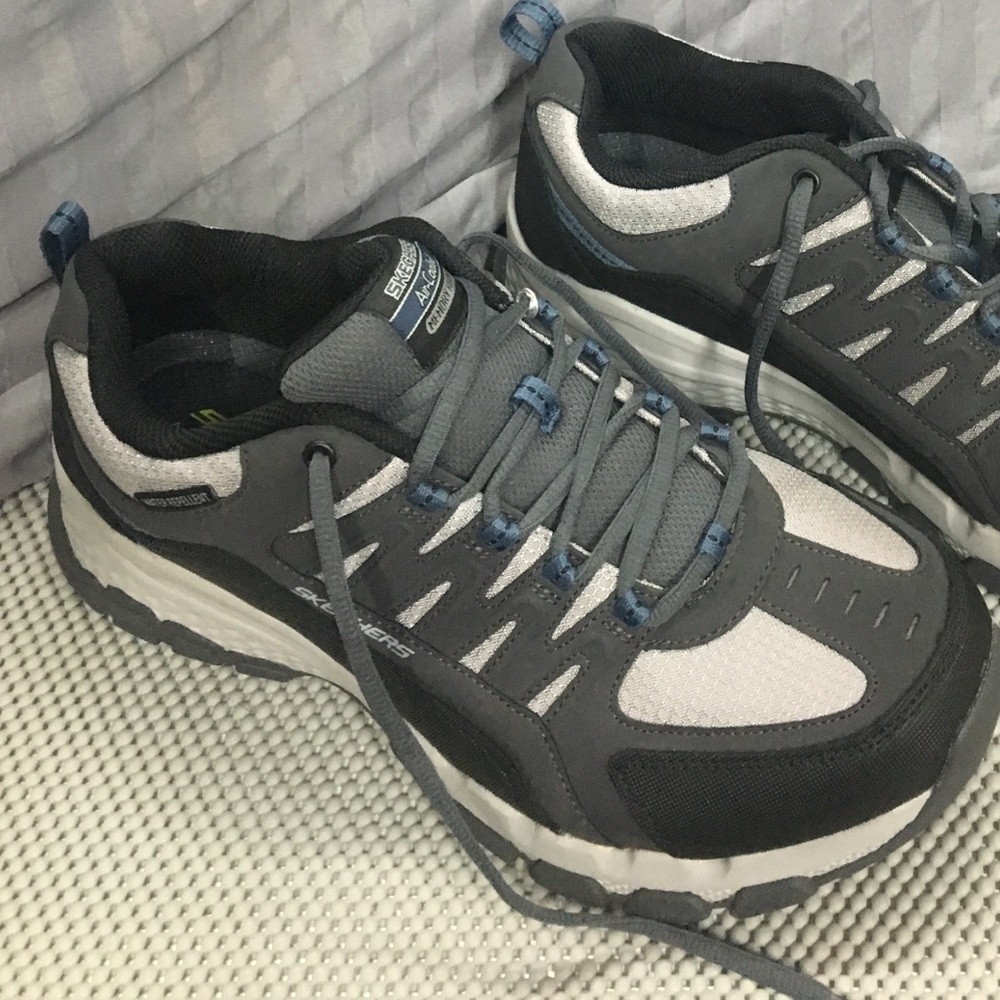 🎉HP🎉NWOT Sketchers Outland 2.0 Rip Staver Sneaks